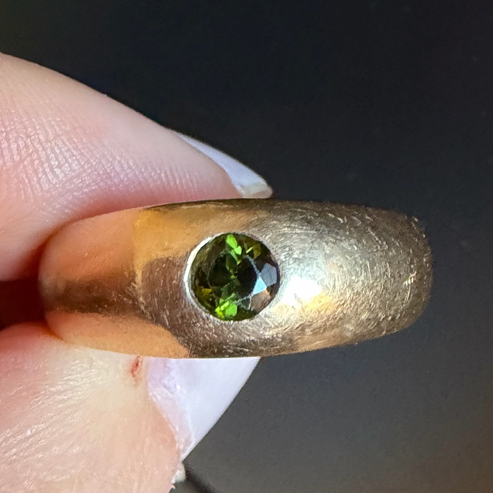 VINTAGE 14K GOLD FLUSH SET GREEN TOURMALINE GYPSY RING VERY HEAVY CHUNKY UNISEX